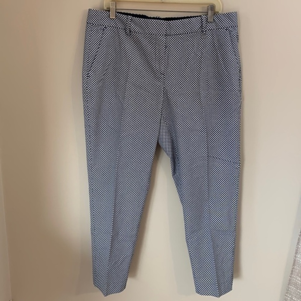 Gently used women’s size 14 capri pants